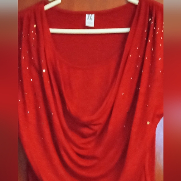 Hybrid Brand Size L Red with Gold Sparkly Accents Drape front Blouse - Picture 5 of 6